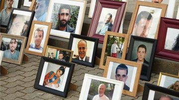 La desesperada búsqueda de los detenidos desaparecidos en las cárceles de Siria, en la que se han pagado cientos de millones de dólares