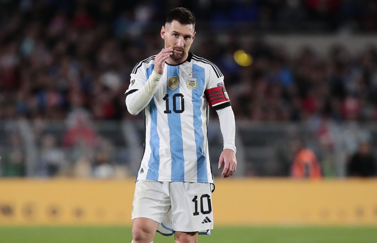 Lionel Messi at the start of the South American Qualifiers for the 2026 World Cup.