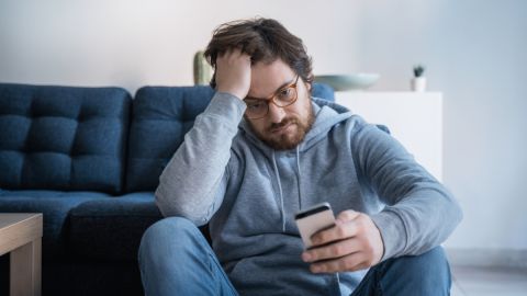 8 formas en las que reprimir tus emociones puede afectar tu cuerpo: por qué