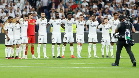 Minuto de silencio por los miles de muertos en Marruecos antes del Real Madrid vs. Real Sociedad.