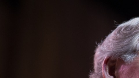 Parálisis: Cómo el deterioro cognitivo podría estar afectando al senador Mitch McConnell