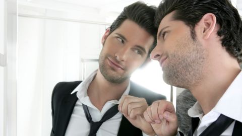 Los narcisistas suelen decir mentiras a sus parejas pero no más que un individuo promedio: estudio