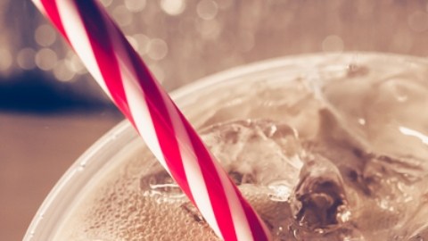 El consumo de refrescos dietéticos en el embarazo o la lactancia podría ocasionar autismo en los niños, según estudio