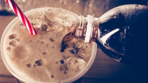 El consumo de refrescos dietéticos en el embarazo o la lactancia podría ocasionar autismo en los niños, según estudio