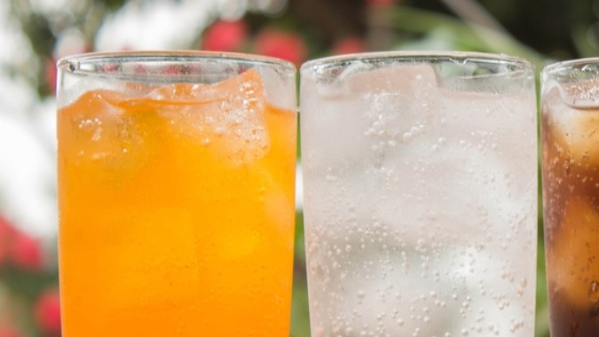 Los refrescos dietéticos también pueden aumentar los niveles de insulina