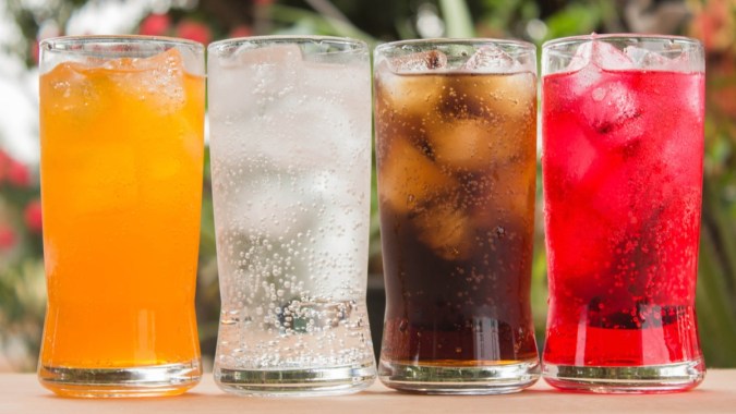 Los refrescos dietéticos también pueden aumentar los niveles de insulina