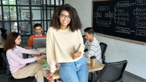 Emprendimiento vs. Trabajo Corporativo: El camino elegido por la Generación Z Latina