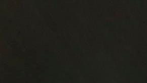 Sergio Checo Pérez posando con una bandera de México.