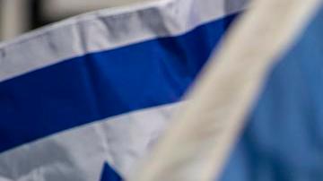 Los Angeles (United States), 10/10/2023.- Hundreds of people demonstrate in support of Israel in front of the West Los Angeles federal building, in Los Angeles, California, USA, 10 October 2023. The demonstration was organized by the StandWithUs international education organization after the Israeli-Palestinian conflict escalated. At least 1,000 people have been killed, around 150 were taken as hostages, and 2,000 others injured, according to Israel Defence Forces (IDF), after the Islamist movement Hamas launched an attack against Israel on 07 October. More than 3,000 people, including 1,500 militants from Hamas, have been killed and thousands injured in both Gaza and Israel since 07 October, according to Israeli military sources and Palestinian officials. EFE/EPA/ETIENNE LAURENT