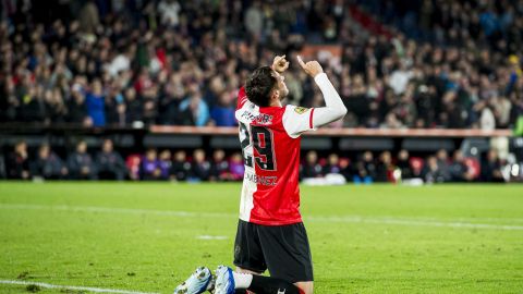 Santi Giménez acumula 13 goles en la Eredivisie.