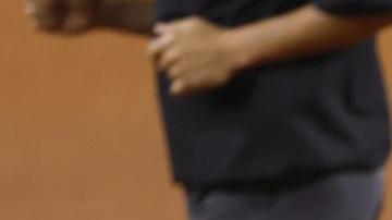 Gabriel Moreno dándole la vuelta al cuadro en el segundo juego de la Serie Mundial.