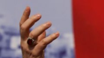 Naim Qassem, segundo al mando en Hezbolá, durante una marcha en apoyo a los palestinos en Beirut, Líbano.