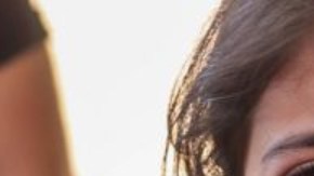 Niños llorando por las incursiones israelíes el 15 de octubre de 2023 en Khan Yunis, Gaza.