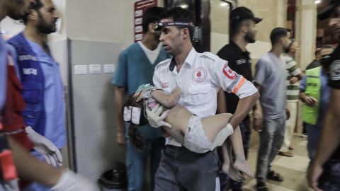 Israelíes y palestinos se culpan mutuamente por la fatal explosión en el hospital de Gaza