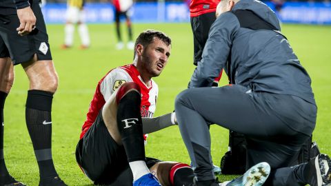 Santiago Giménez, goleador mexicano, sufrió una lesión en su club Feyenoord.