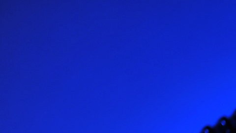 USCIS busca exentar a algunas personas de costos para ciertos trámites, como servicios biométricos.