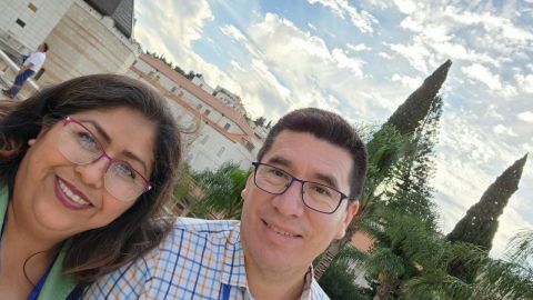 Cristina Rojas y su esposo en Israel