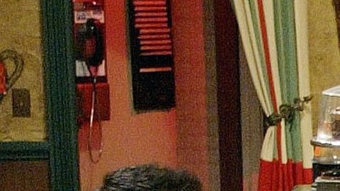 Actores de "Friends" en el set de televisión.