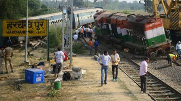 Tragedia en la India: Choque de trenes deja al menos nueve muertos y decenas de heridos