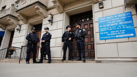 Vigilancia en sinagoga de NY.