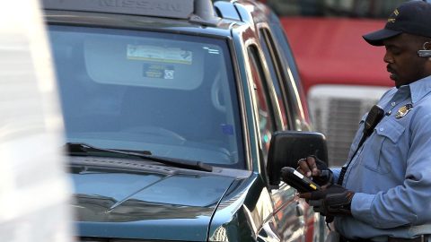 Hombre de Georgia comete infracción de tránsito y recibe multa de 1.4 millones