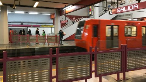 Falla en escalera eléctrica del Metro en la Ciudad de México ocasiona accidente y deja varios lesionados