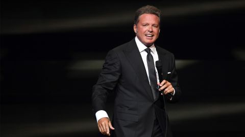 Luis Miguel generó preocupación por un aparente problema en su tímpano.