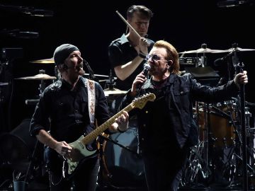 "Cantemos en honor a nuestras hermanas y hermanos que se encontraban participando en el Festival Supernova Sukkot", fueron las palabras de Bono