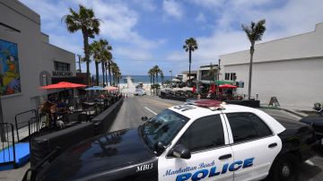 A police car blocks a street leading to the pier in Manhattan Beach, California where beaches are closed due to a spike in COVID-19 in Los Angeles County, on July 4, 2020, the US Independence Day holiday. Beaches and indoor restaurant seating in Los Angeles County are closed to help fight the spread of the coronavirus pandemic. (Photo by Robyn Beck / AFP) (Photo by ROBYN BECK/AFP via Getty Images)