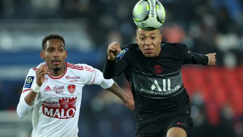 El delantero estrella del PSG, Kylian Mbappé, se hizo presente en el marcador en los minutos finales para sentenciar el partido.