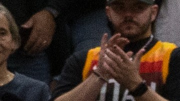 Scottie Pippen Jr. con los colores de los Lakers es bloqueado por Udoka Azubuike de los Utah Jazz.