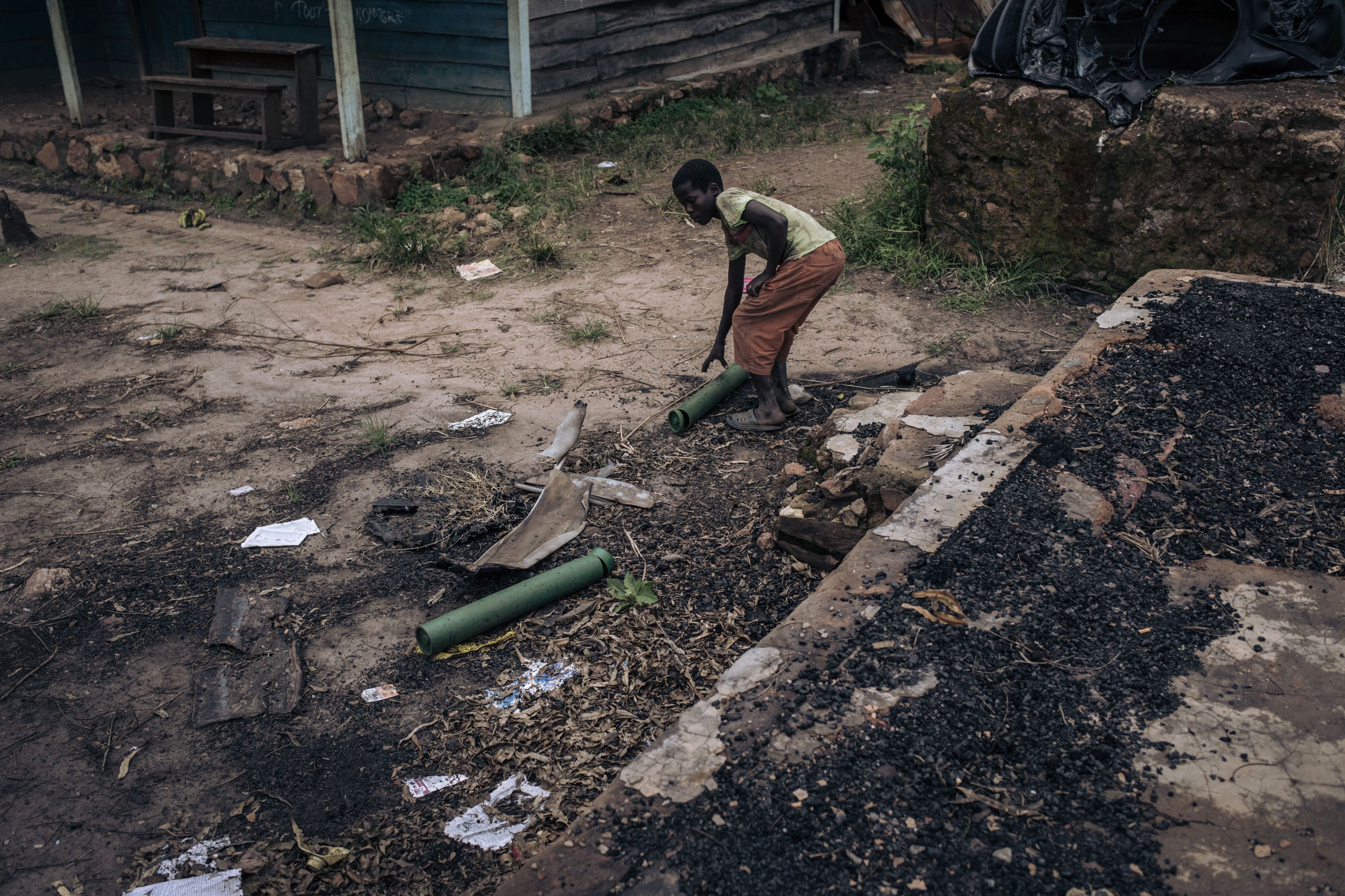 Niños hallan bomba mientras jugaban, la llevan a casa y explota; reportan  15 muertos en el Congo - La Opinión