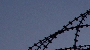 Texas ahora instala alambre con navajas punzocortantes a lo largo de frontera con Nuevo México