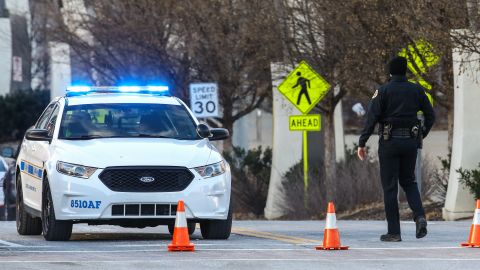 Hallan muerto al hijo del jefe de policía de Nashville buscado por disparar contra dos agentes