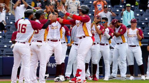 El combinado de Venezuela pudo reponerse de una dura derrota en su primer juego y venció al equipo de Cuba para seguir en la pelea por la clasificación.