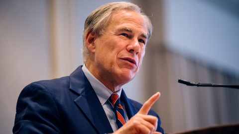 El gobernador Greg Abbott podría promulgar pronto la SB4.