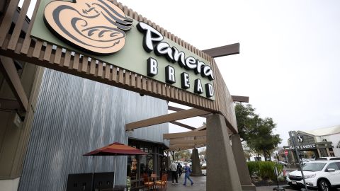 Panera Bread lanza advertencia de su limonada con cafeína tras demanda por muerte de universitaria