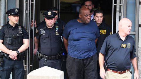 Autor de tiroteo en metro de Nueva York en 2022 es condenado a 10 cadenas perpetuas