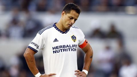 Chicharito se recupera de su lesión.