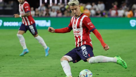 Cristian "Chicote" Calderón volverá al primer equipo de Chivas.