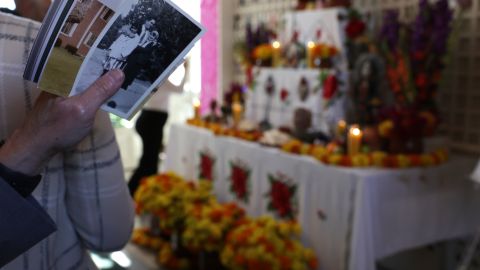 CBP alerta sobre plantas prohibidas procedentes de México para festejos de Día de Muertos