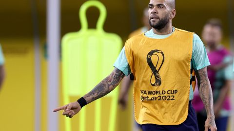 Dani Alves permanece detenido en prisión a la espera de su juicio.