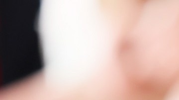 Investigadores de USCIS podrían revisar los archivos de fotos en celulares de peticionarios de Green Card por matrimonio.