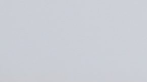 Diana Flores junto a Saquon Barkley, de los New York Giants, durante un evento de "flag football".