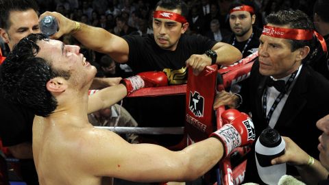 Julio César Chávez acompañó al "Júnior" en su carrera dentro del ring.