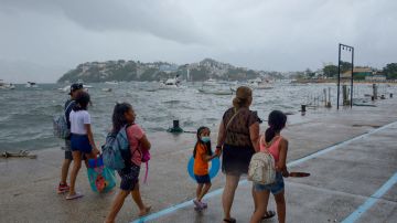 México prevé que Otis toque tierra la madrugada del miércoles como huracán categoría 4