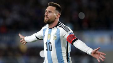 Messi celebra un gol ante Ecuador en la Eliminatoria Sudamericana para el Mundial 2026.