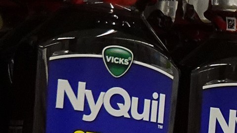 CVS anuncia retiro de algunos de los medicamentos más populares para el resfriado ante ineficacia