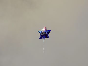 Niña de 7 años en Tennessee murió cuando jugaba con sus globos de cumpleaños