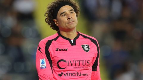 Guillermo Ochoa ha tenido una mala temporada con Salernitana.